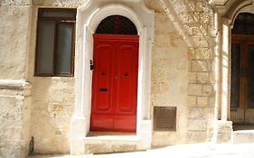 Old Refurbished Apartment In Bormla