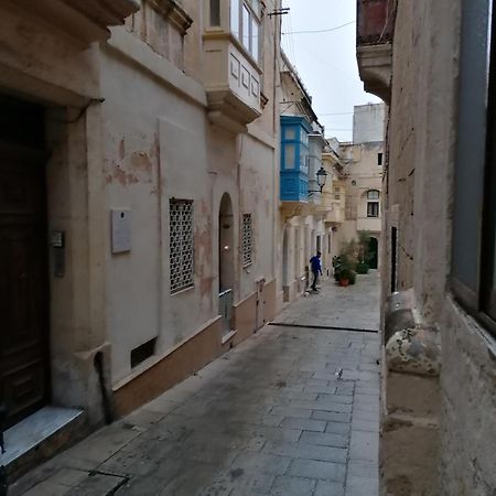 Old Refurbished Apartment In Bormla Cospicua Esterno foto