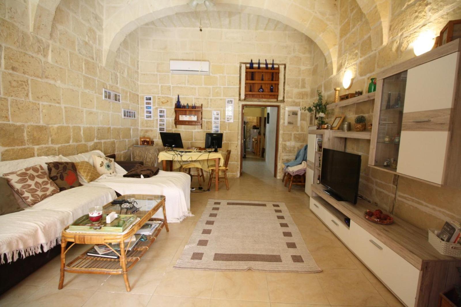 Old Refurbished Apartment In Bormla Cospicua Esterno foto