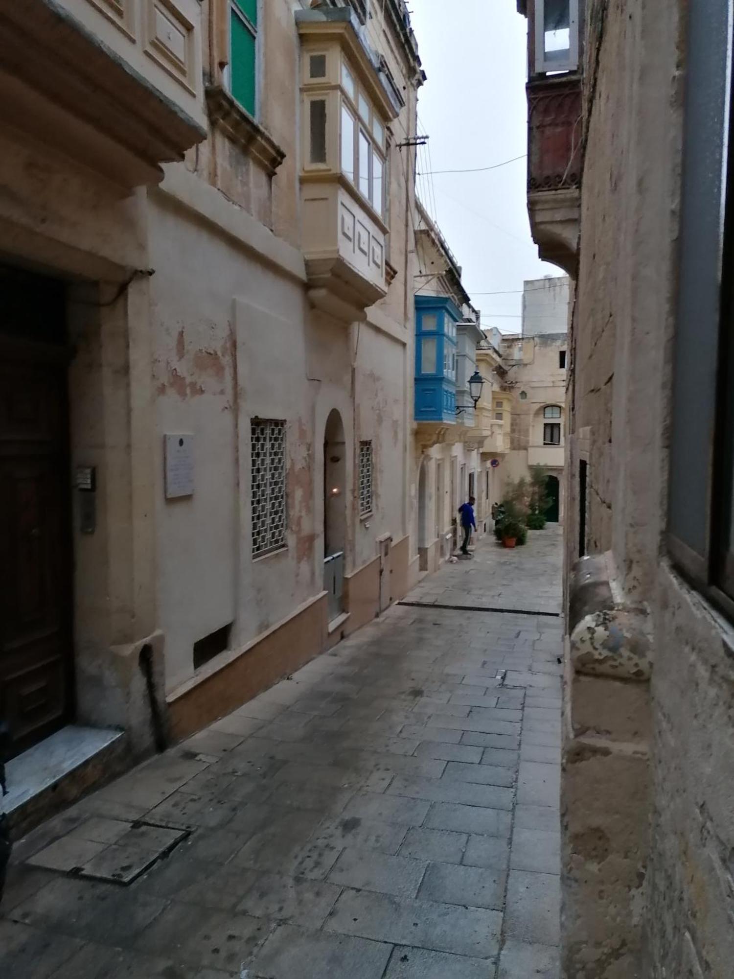 Old Refurbished Apartment In Bormla Cospicua Esterno foto
