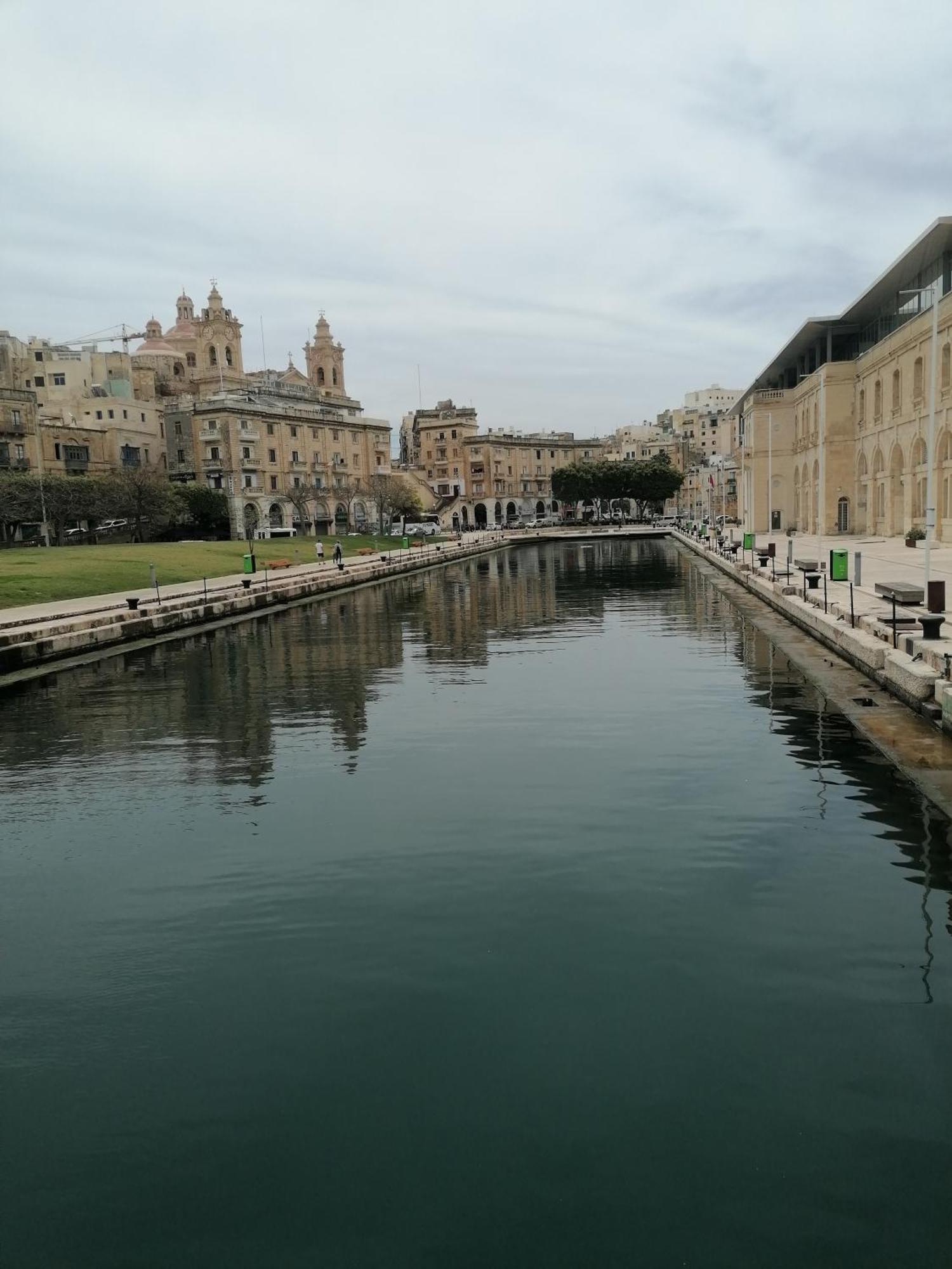 Old Refurbished Apartment In Bormla Cospicua Esterno foto
